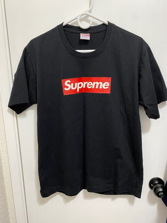 Supreme Tops - Supreme Size L  Women’s Black T Shirt